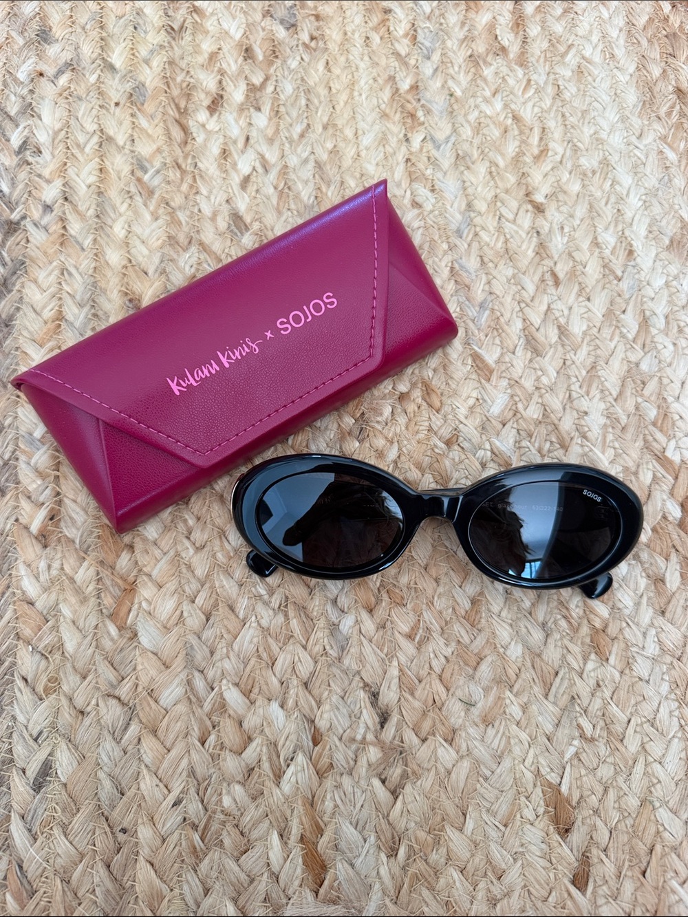 Kulani kinis x sojos sunset Black Oval Sunglasses with Magenta Case